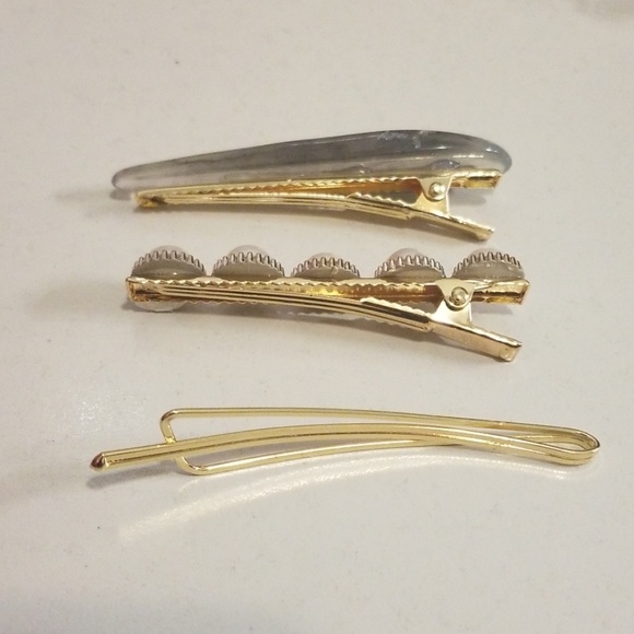 🎉SALE 3 SETS FOR $15 🎉 Hair clips - Picture 3 of 4